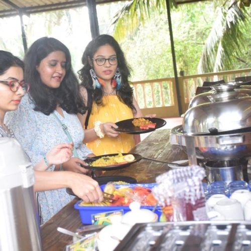 "Family-friendly affordable hotel stay in Candolim Goa at Laliguras Villa"