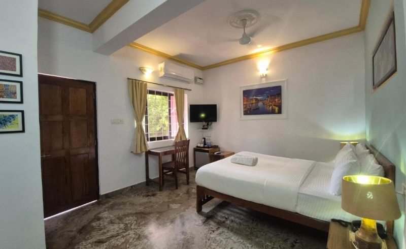 Spacious hotel room with private balcony near Candolim Beach