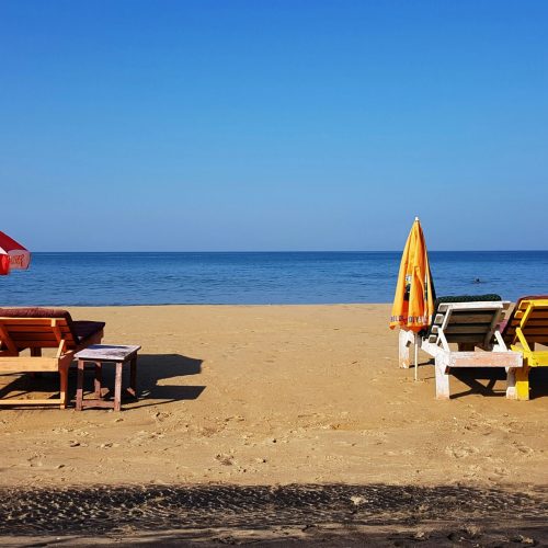 Early morning beach view near Laligurasvilla hotel, Candolim